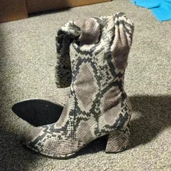 Marc Fisher medium calf tall shaft boots - Picture 7 of 13